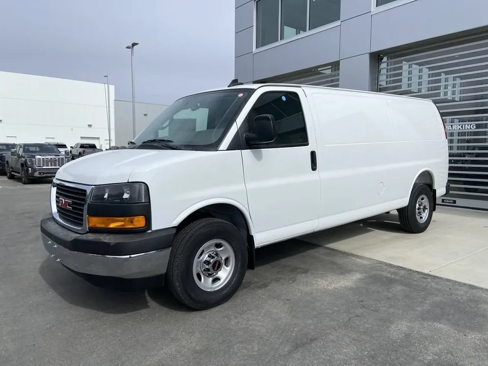 GMC Savana 2025 photo 4