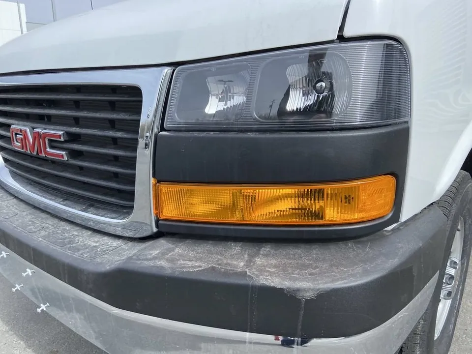 GMC Savana 2025 photo 3