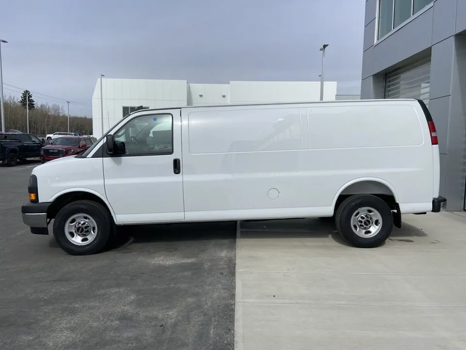 GMC Savana 2025 photo 5