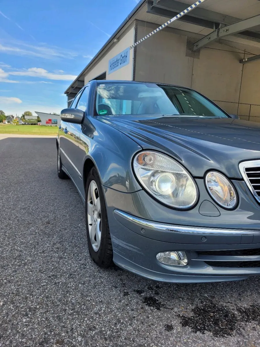 Mercedes-Benz E-Class 2004 photo 2