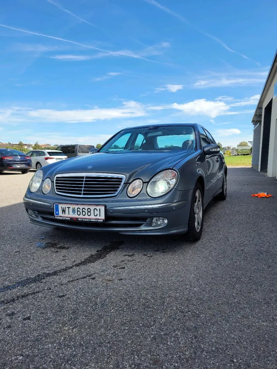 Mercedes-Benz E-Class 2004 photo 3