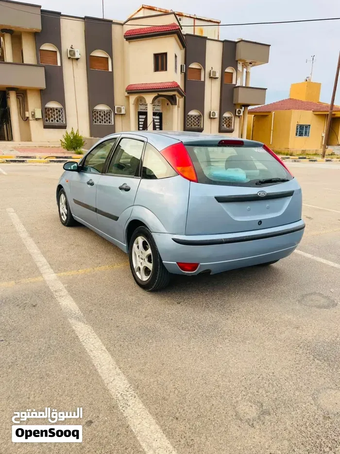 Ford Focus 2000 photo 2