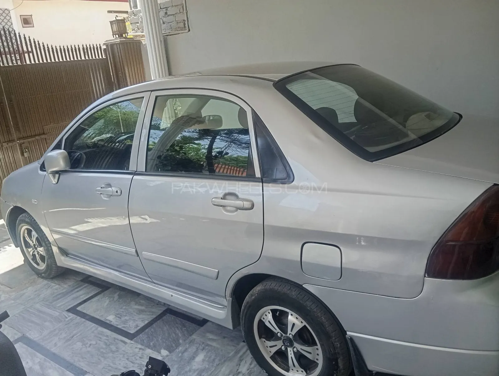 Suzuki Liana