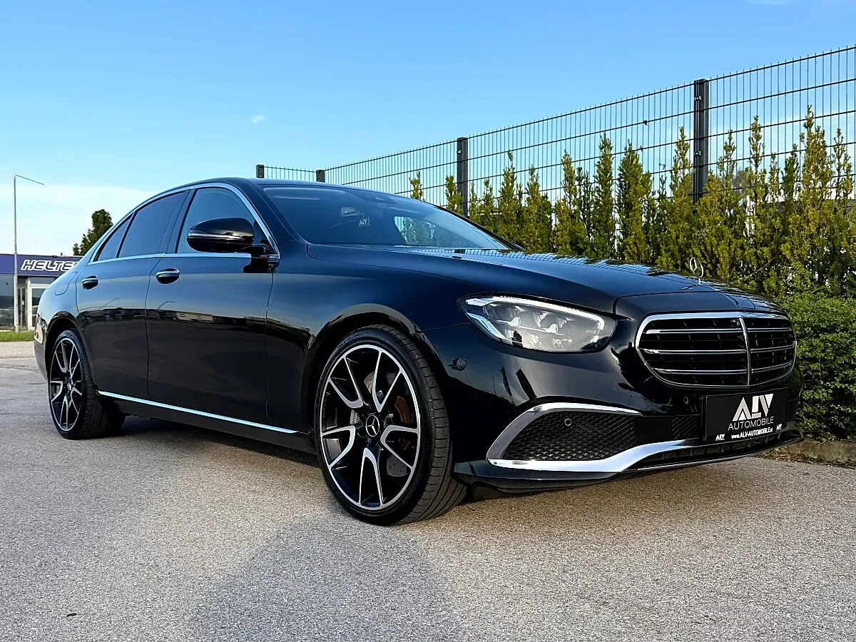 Mercedes-Benz E-Class 2022 photo 3
