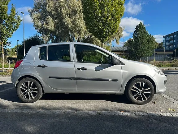 Renault Clio 2006 photo 3