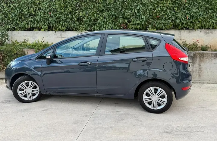 Ford Fiesta 2011 photo 4
