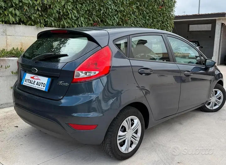 Ford Fiesta 2011 photo 3