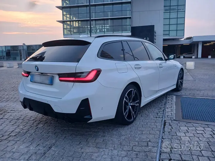 BMW 3 Series 2022 photo 2