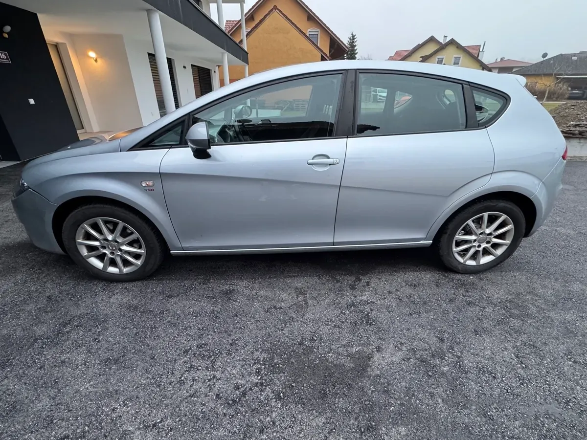 Seat Leon 2010 photo 2