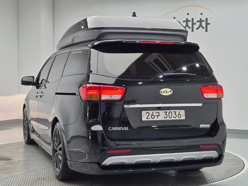 Kia Carnival 2017 photo 2
