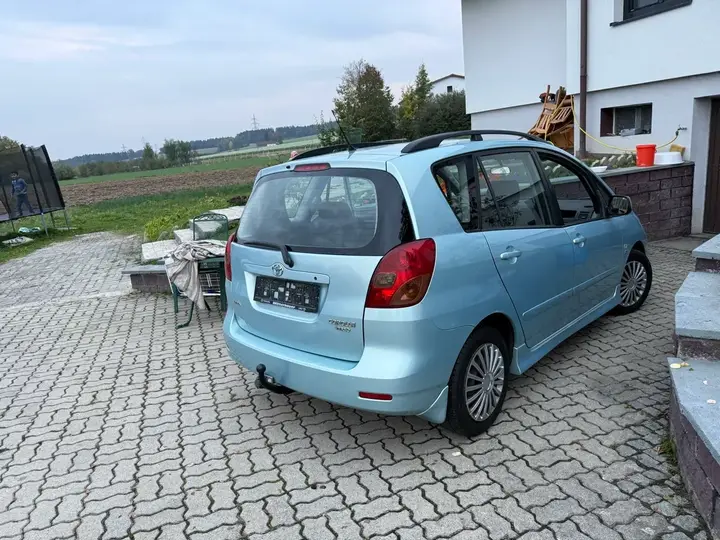 Toyota Corolla Verso 2004 photo 3