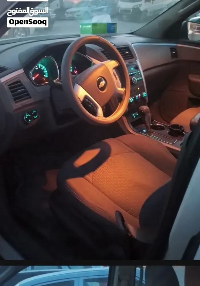 Chevrolet Traverse 2011 photo 2