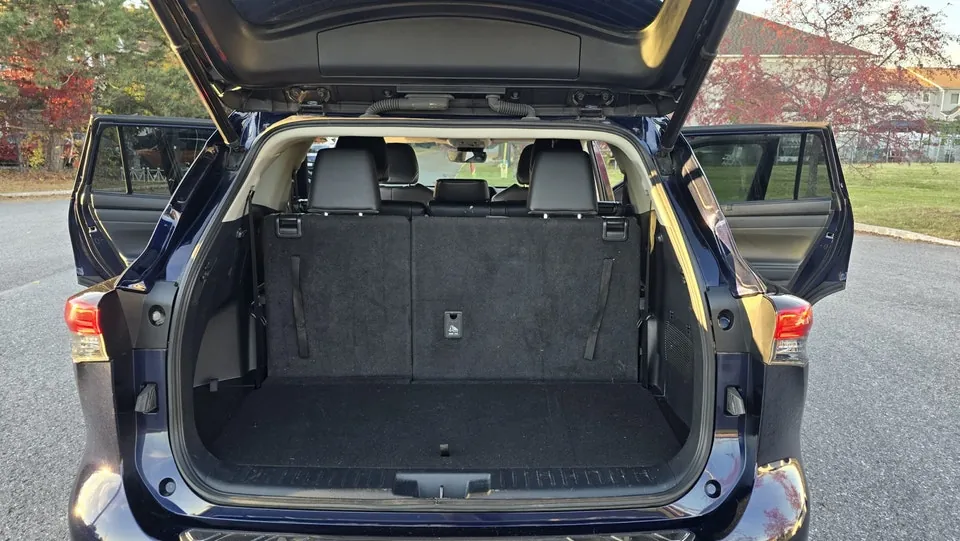 Toyota Highlander 2023 photo 3
