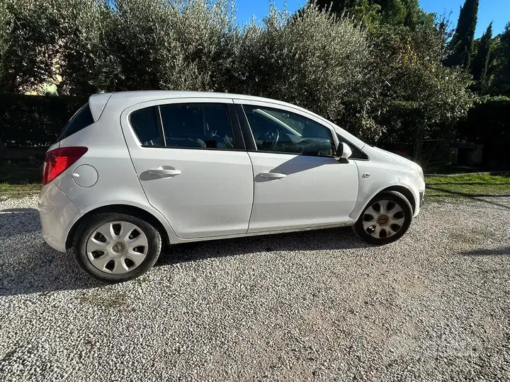 Opel Corsa 2011 photo 3