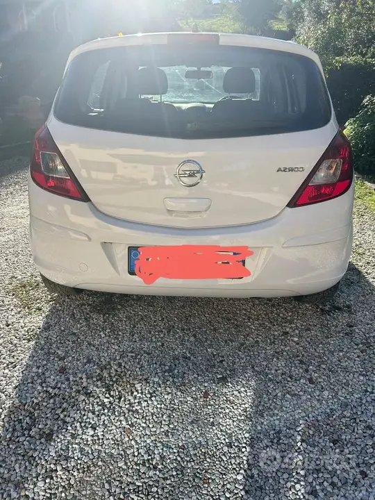 Opel Corsa 2011 photo 2