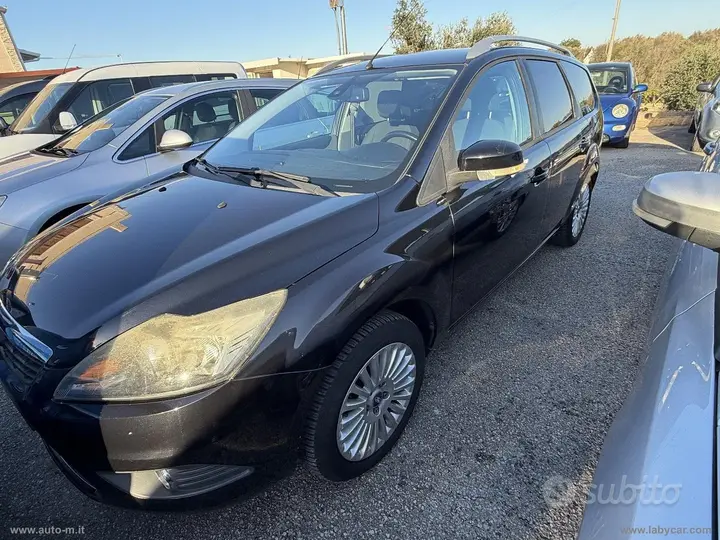Ford Focus 2010 photo 2