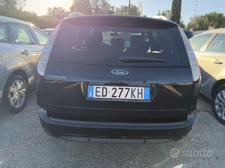 Ford Focus 2010 photo 4