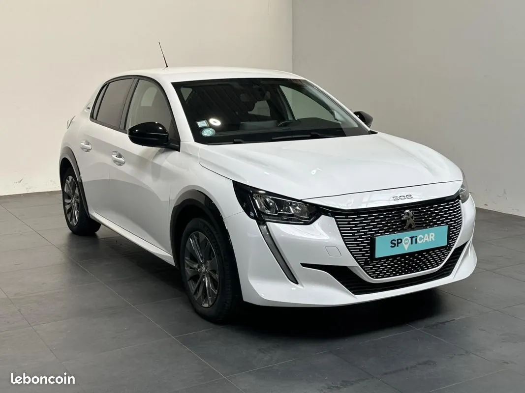 Peugeot 208 2022 photo 3