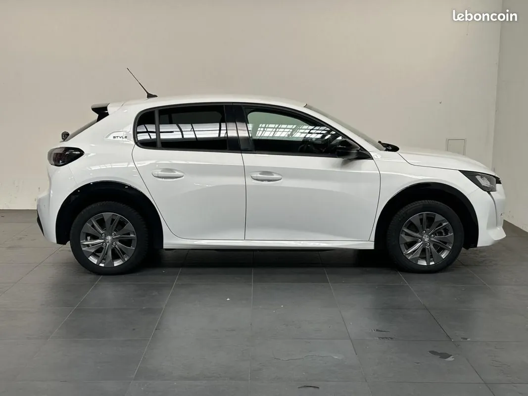 Peugeot 208 2022 photo 4