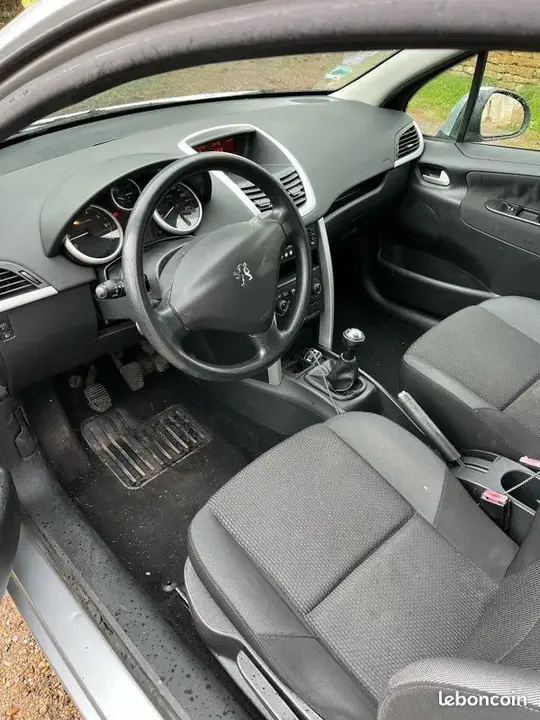 Peugeot 207 2013 photo 2