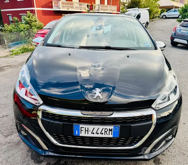 Peugeot 208 2017 photo 3