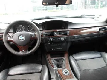 BMW 330 2009 photo 2