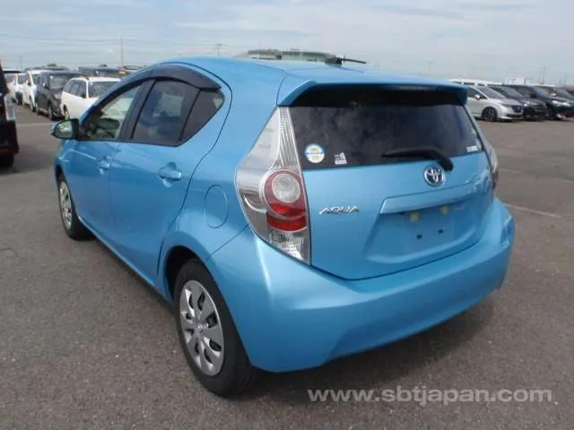 Toyota Aqua 2012 photo 3