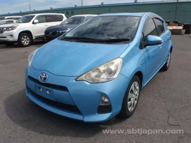 Toyota Aqua 2012 photo 2