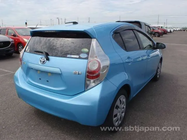 Toyota Aqua 2012 photo 4