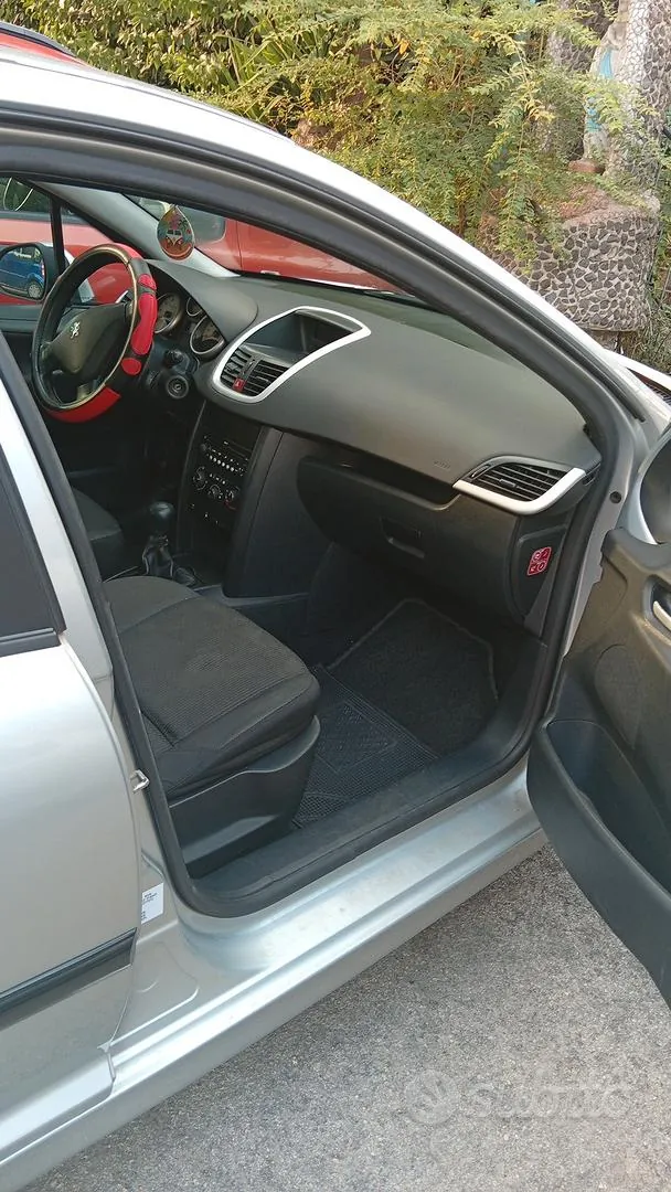 Peugeot 207 2009 photo 5