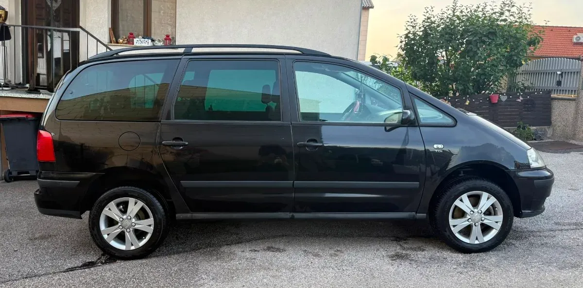 Seat Alhambra 2009 photo 2