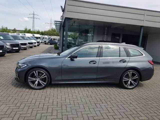 BMW 3 Series 2021 photo 2