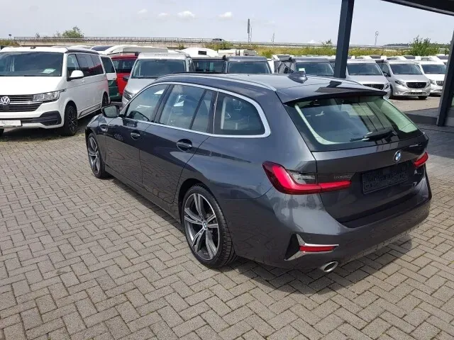BMW 3 Series 2021 photo 3