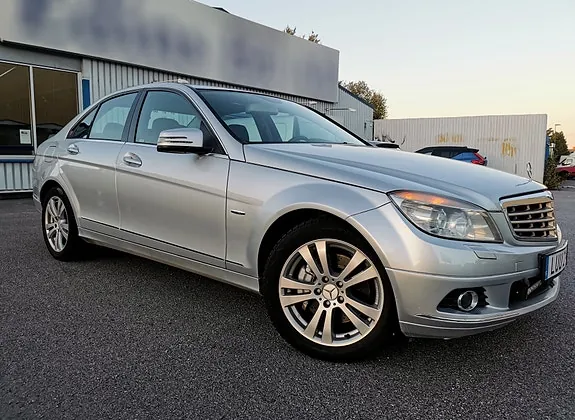 Mercedes-Benz C320