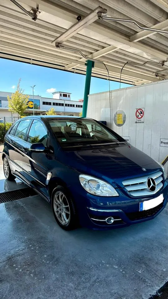 Mercedes-Benz B180