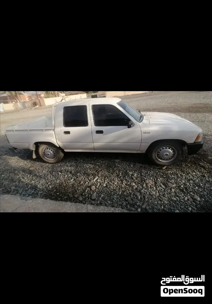 Toyota Hilux 1993 photo 3
