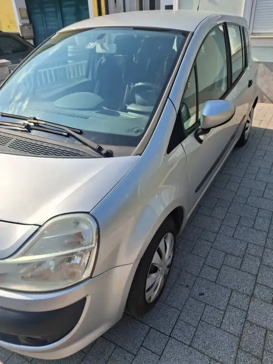 Renault Modus 2010 photo 2