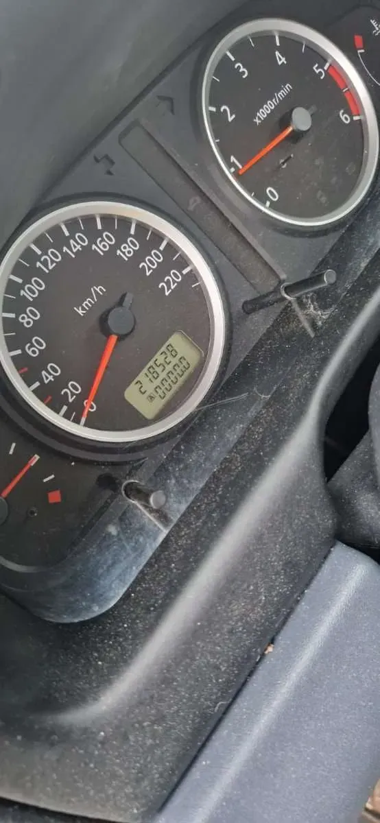 Nissan Almera 2004 photo 3