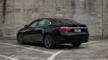 Lexus Es 300H 2015 photo 4