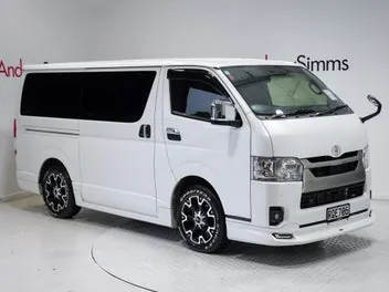 Toyota Hiace 2022 photo 2