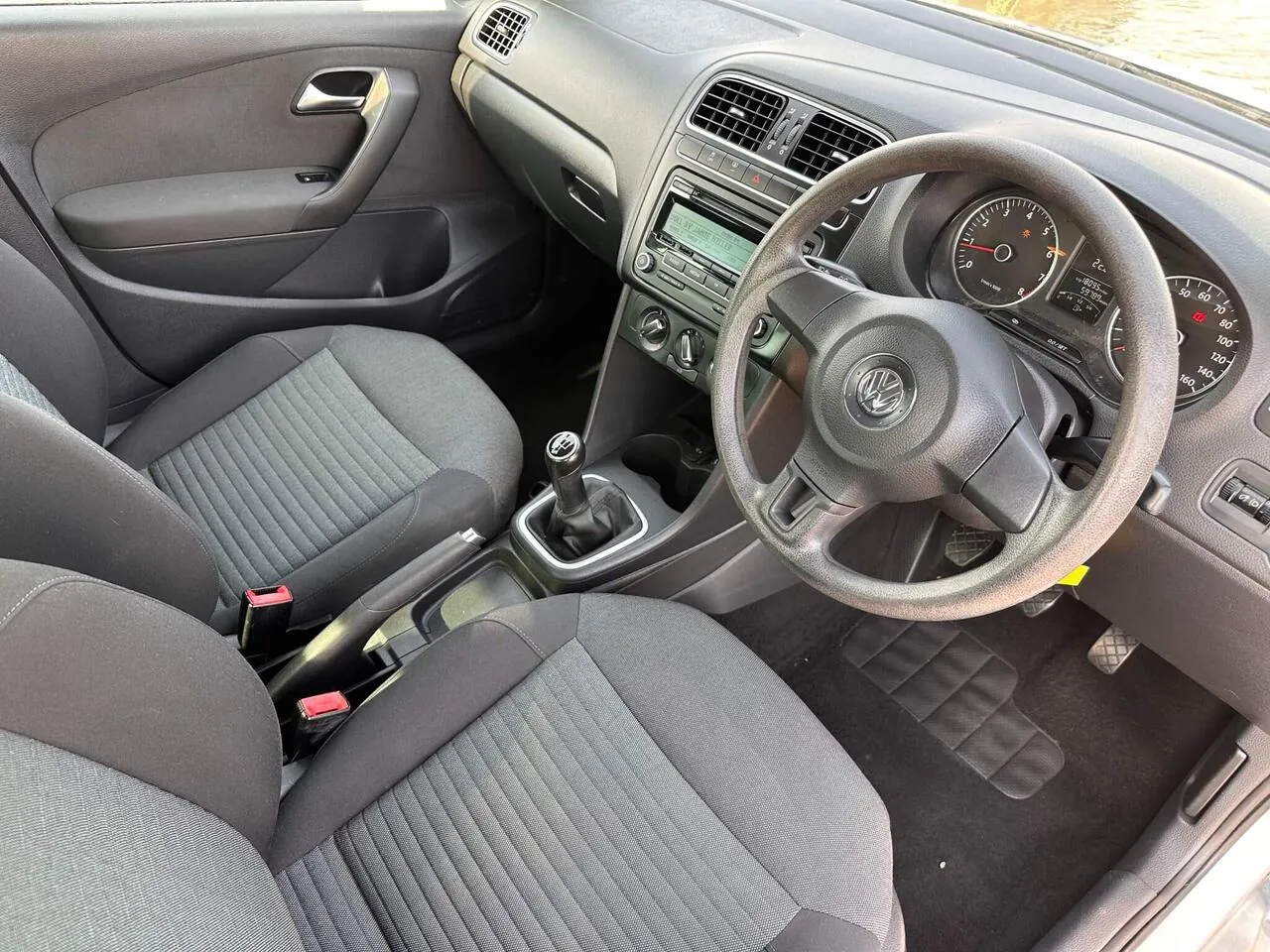 Volkswagen Polo 2012 photo 3