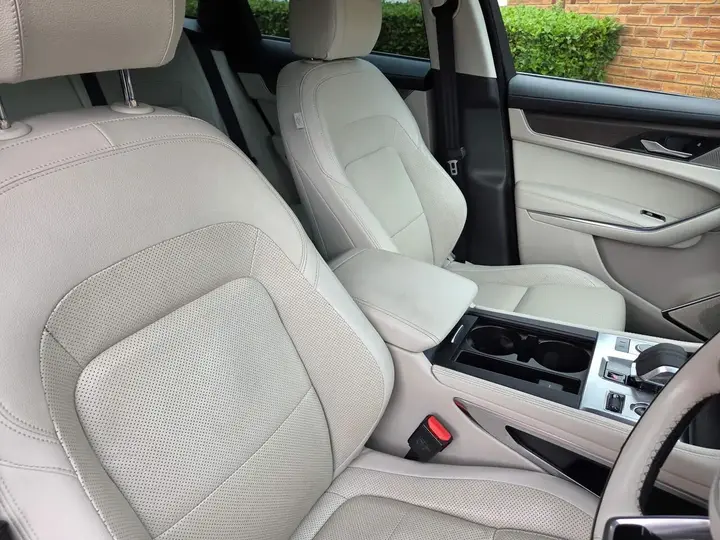 Jaguar F-Pace 2021 photo 5