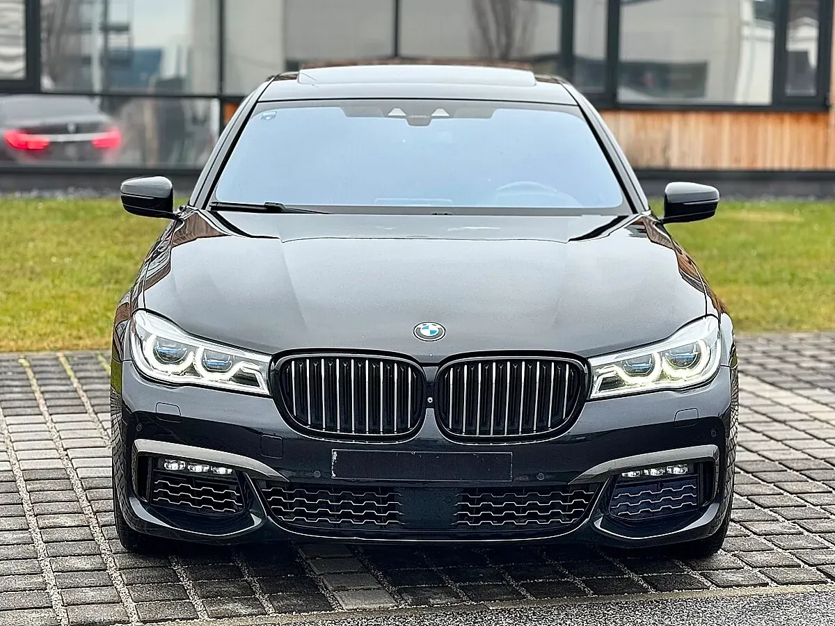 BMW 7 Series 2016 photo 2