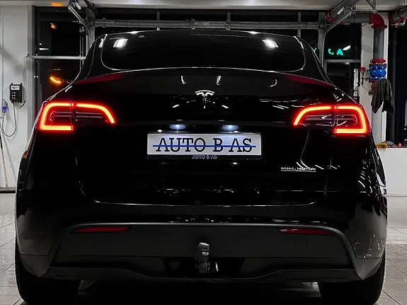 Tesla Model Y 2023 photo 4