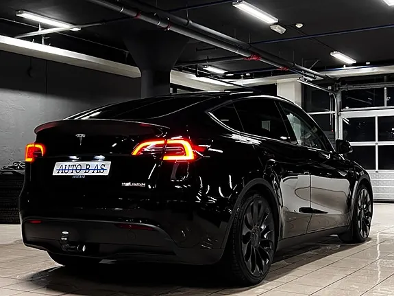 Tesla Model Y 2023 photo 5