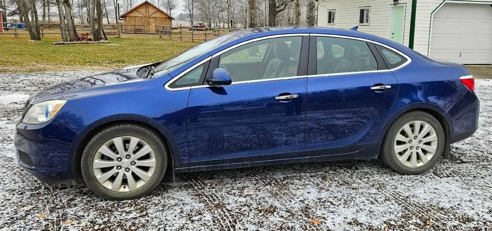Buick Verano 2013 photo 2