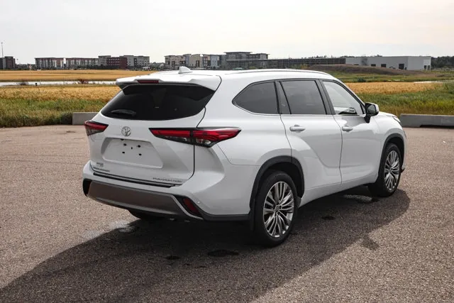 Toyota Highlander 2022 photo 3