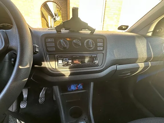 Volkswagen Up 2016 photo 4