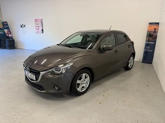 Mazda 2 2015 photo 3