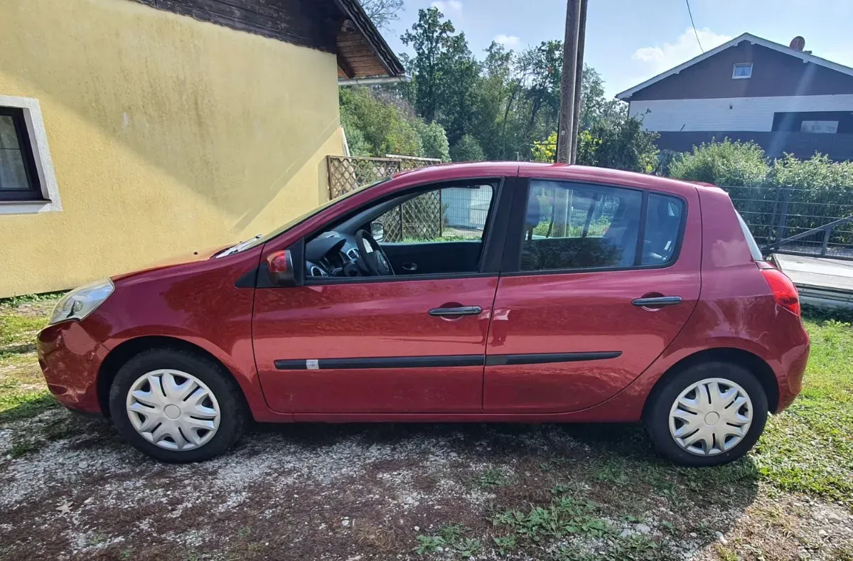 Renault Clio 2010 photo 3